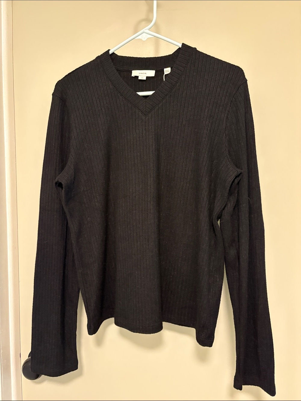 NWT vince. V neck sweater. Size L